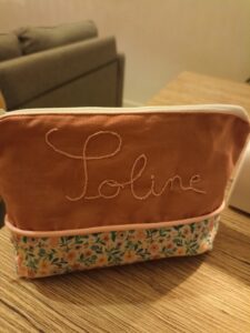 Trousse brodée prénom naissance